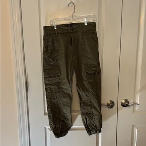 Sanctuary Green Capris with Jogger Cuffs and Relaxed Fit
